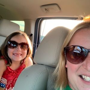 Meet your Posher, Leslie